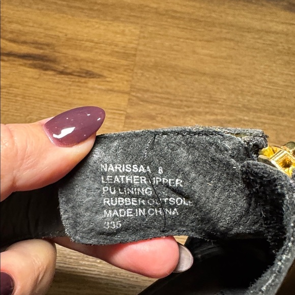 Woman's Steve Madden Black Narissaa Wedge. Size 8 - Picture 7 of 8